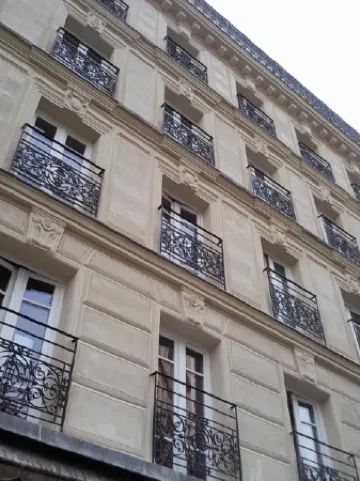 Le Montclair Montmartre by River