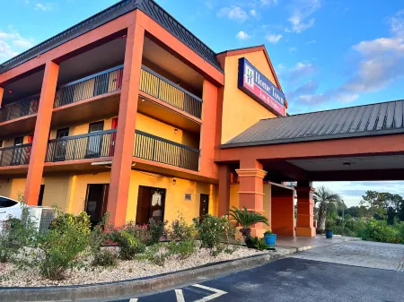 Home Town Inn & Suites