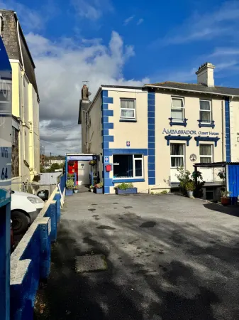 Ambassador Guest House Bed and Breakfast Отели в г. Пейнтон