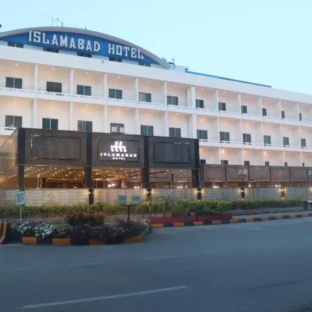 Islamabad Hotel Отели рядом с достопримечательностью «Пакистанский монумент»
