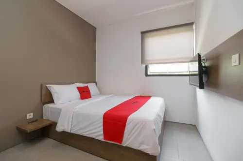 RedDoorz Syariah Near Rumah Sakit Medika Dramaga