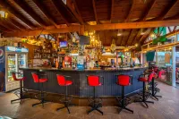 Christabelle Hotel Apartments - bar