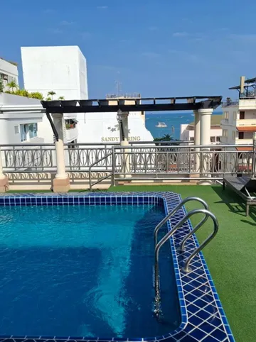 รูปภาพของโรงแรมเดอะ ไวท์เฮ้าส์ คอนโดเทล