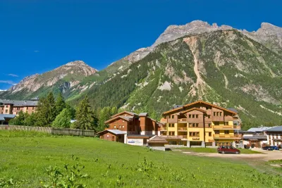 Madame Vacances - Résidence Les Jardins de la Vanoise Hôtels à proximité de : UCPA Pralognan