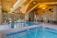 The Evergreen Hotel - Pools