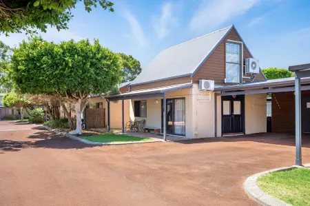 Bay Village Resort Dunsborough Отели рядом с достопримечательностью «Wise Wine»