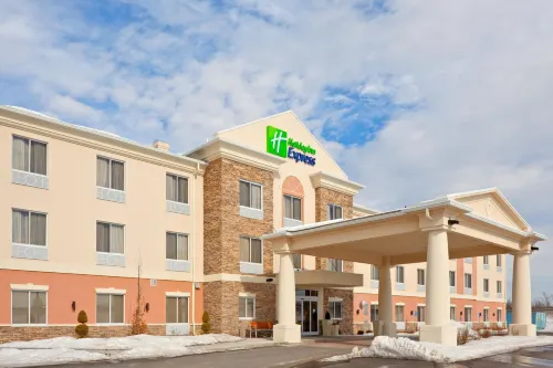 Holiday Inn Express & Suites WEST COXSACKIE by IHG - parking