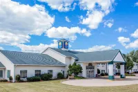 Comfort Inn Dyersville Near the Field of Dreams Hotels in Dubuque County
