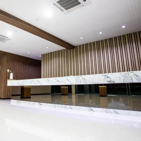 O2 Hotel Lopburi Отели рядом с достопримечательностью «Дворец Короля Нараи»