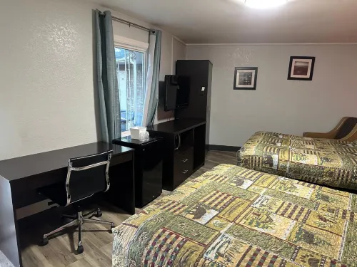 Whispering Pines Motel - Motels