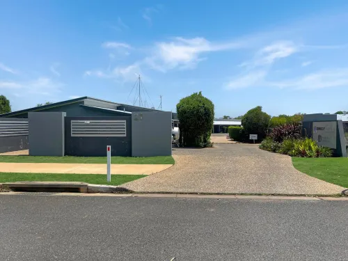 Direct Collective - Villas on Rivergum - parking