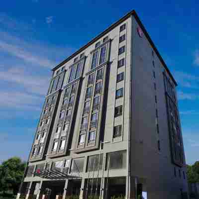 Ramada Hotel & Suites by Wyndham Adana Hotel Exterior