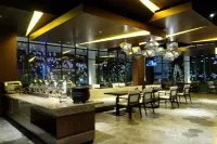 Midtown Hotel Samarinda - bar