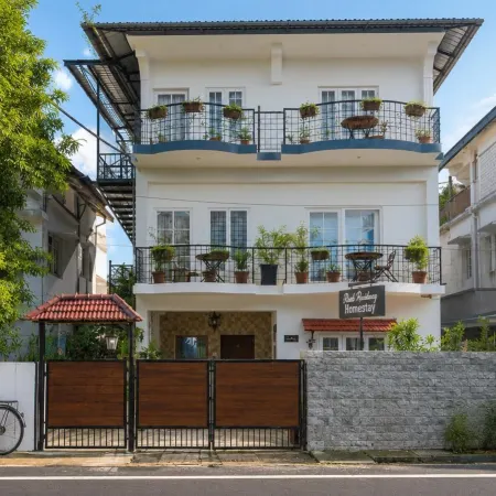 Reds Residency - Homestay