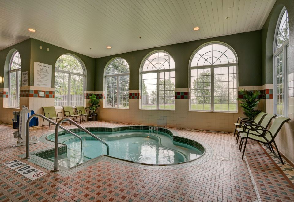 Holiday Inn Milwaukee Airport Over view