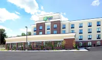 Holiday Inn Express & Suites Geneva Finger Lakes Hotels in Geneva