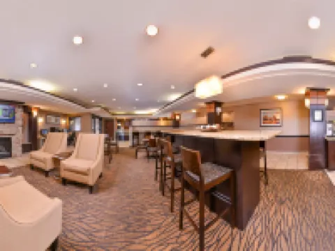 Holiday Inn Express & Suites TOPEKA WEST I-70 WANAMAKER by IHG トピーカのホテル