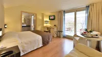 Regal Hotel & Apartments