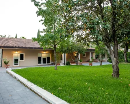 La Tenuta di Rocca Bruna Country 度假村 蒂沃利酒店