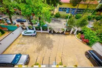 Lermont Hotel - parking