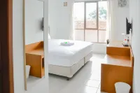 Bumi Ciboled Mitra RedDoorz near Gerbang Tol Pamulihan Hotel di Nagreg