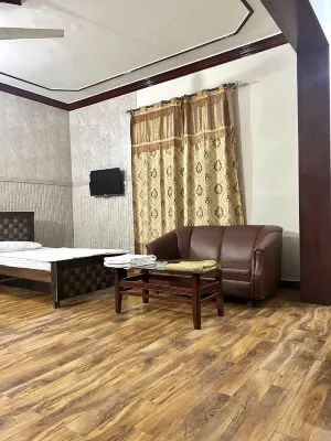 Babar House Hotels near E-Block Park