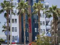Comfort Suites Các khách sạn gần Sông Dim