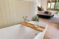 Kiewa Country Cottages - Hot Tub