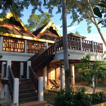 Hotel Siblanburi Resort Отели рядом с достопримечательностью «Храм Чонг Кум»