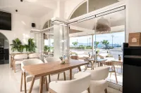 Zephyros Hotel