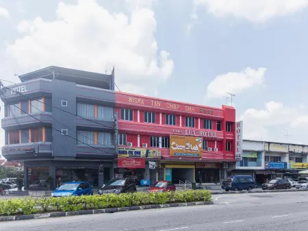 Lux Hotel Отели в г. Hilir Perak