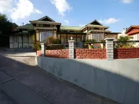 Cafe Shillong Bed and Breakfast Hotel a 