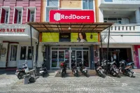 RedDoorz Syariah @ Kelud Sampangan Semarang Hotel a Petompon