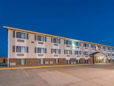 Super 8 by Wyndham Hays KS