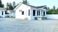 2 Bedroom Deluxe Cottage near Melawi Beach by Zulanie's The Pool Cottage Отели в г. 