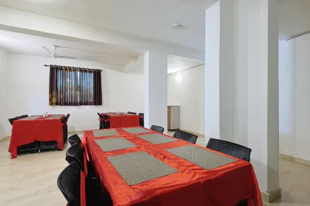 Hotel Scintilla Отели рядом с достопримечательностью «Veraval Seafront»