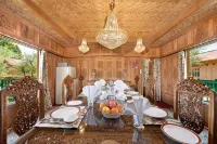 WelcomHeritage Gurkha Houseboats - breakfast