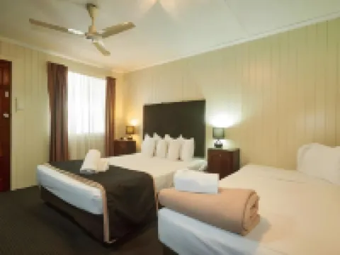 Country Plaza Motor Inn Hotels in Mackay