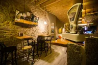 Quinta do Caminho, Al - bar