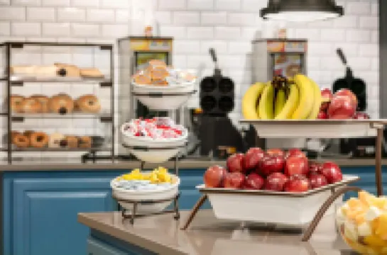 カントリー イン & スイーツ バイ ラディソン ウィリアムズバーグ イースト (ブッシュ ガーデンズ) バージニア