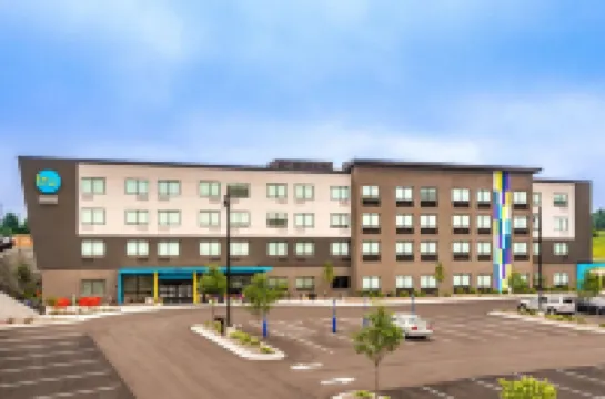 Tru by Hilton Madison West