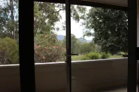 Elfin Hill Vineyard Accommodation - Mountain view
