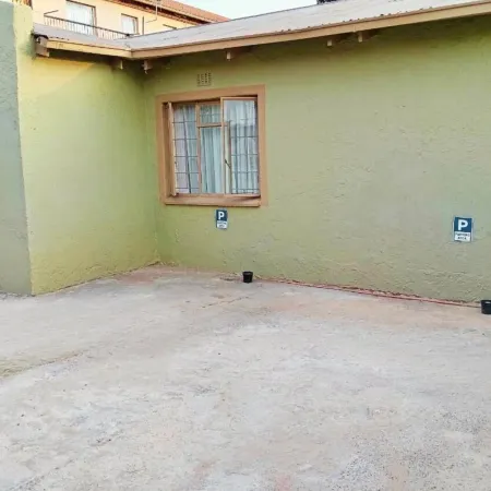 Budget Stays At Olivia Pines Guesthouse