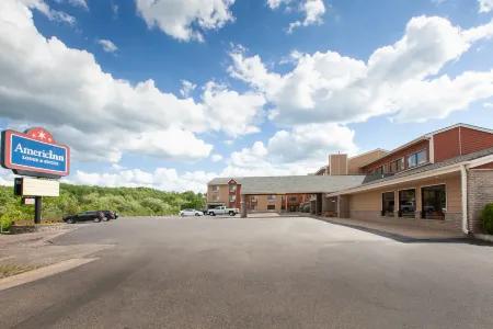 AmericInn by Wyndham Iron River Отели в г. Айрон