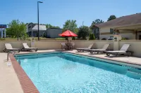 Days Inn & Suites by Wyndham Commerce Hotels in Commerce