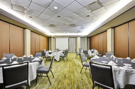 Courtyard Houston I-10 West/Energy Corridor Отели рядом с достопримечательностью «The Music Box Theater»