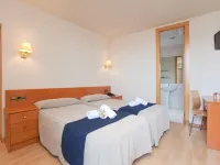 Hotel Everest Hotels near Fundacio Puigvert