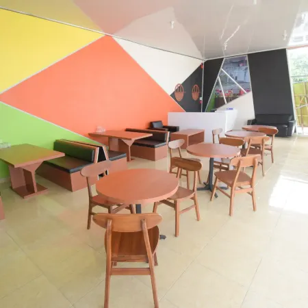 Lima Residence Kedaton Отели в г. Kedaton