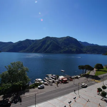 International au Lac Historic Lakeside Hotel