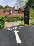 Trivelles Waterhall Country Gatwick Hotel & Airport Parking - Bãi đậu xe